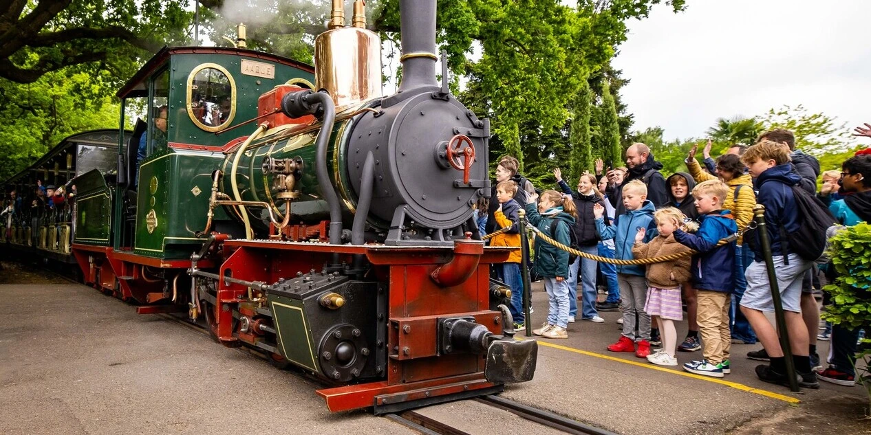 Efteling&#39;s Electrically Powered Steam Train Takes First Ride